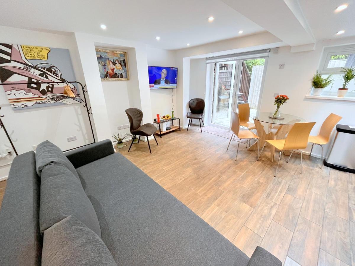 Two Bedroom Flat With Private Patio In Battersea London Exterior foto